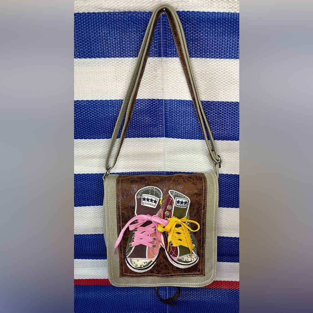 ✨🥳 3D - High Top Sneaker - Adjustable Crossbody Converse Design Hippie bag - OS